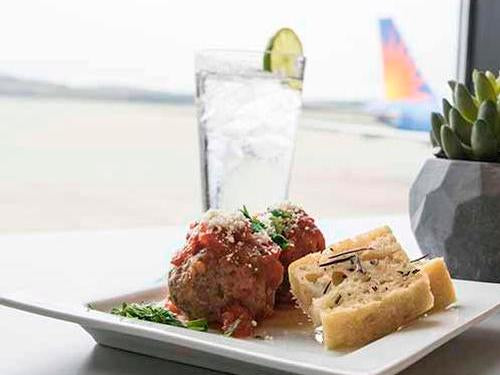 El Club MCO (Puertas 1-29)