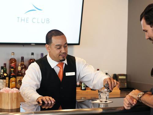 El Club MCO (Puertas 1-29)